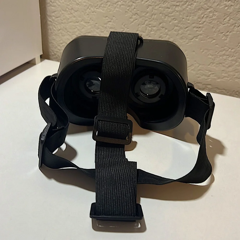 DamselVR black smartphone headset with adjustable head straps!